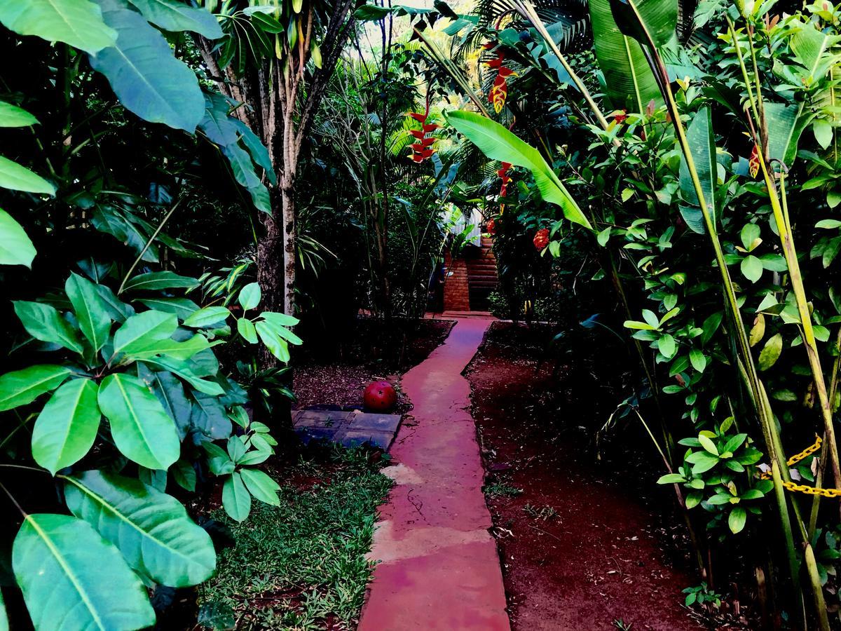 Garden Stone Hostel Puerto Iguazu Exterior photo